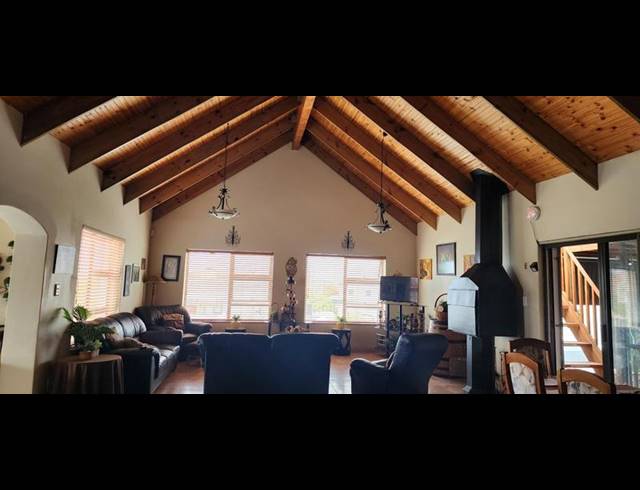 4 BEDROOM HOUSE FOR SALE IN PERLEMOENBAAI